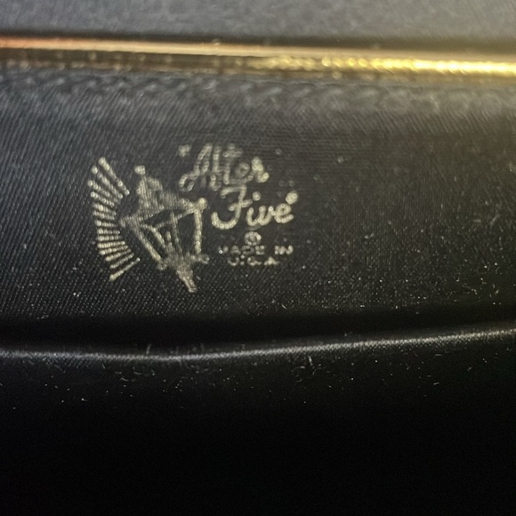 Vintage Black and Gold Clutch Bag - Picture 7 of 8